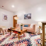The Walnut Suites - Midtown Village